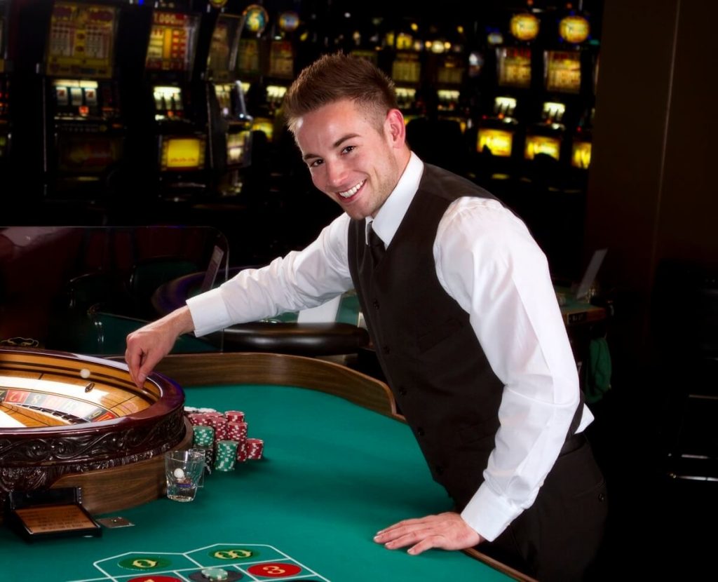 Comment devenir croupier sur casino en ligne?